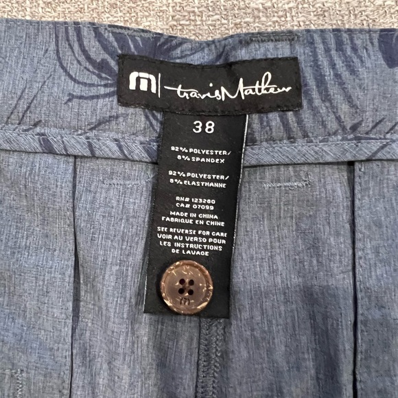 Men’s Travis Mathew Shorts - Size 38 - Blue Floral - Picture 3 of 3